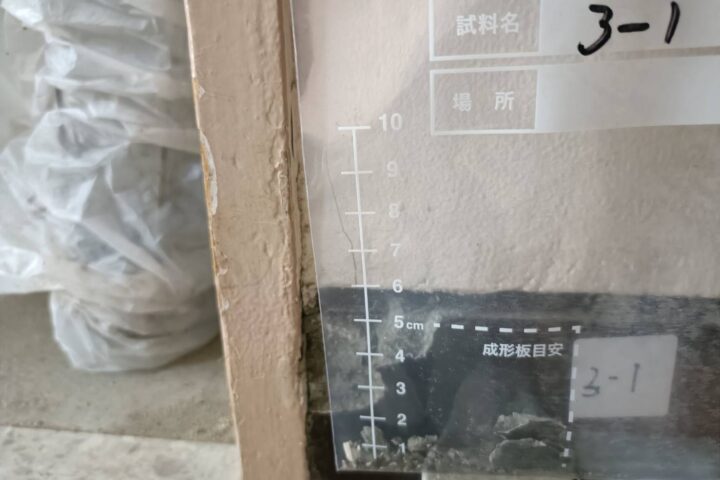 某○○寮建材採取及びアスベスト分析調査業務の調査写真