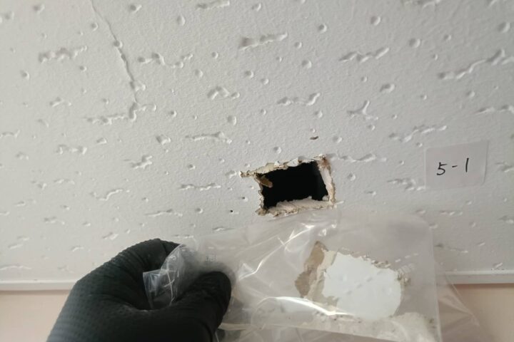 某○○寮建材採取及びアスベスト分析調査業務の調査写真