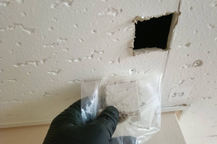 某○○寮建材採取及びアスベスト分析調査業務の調査写真
