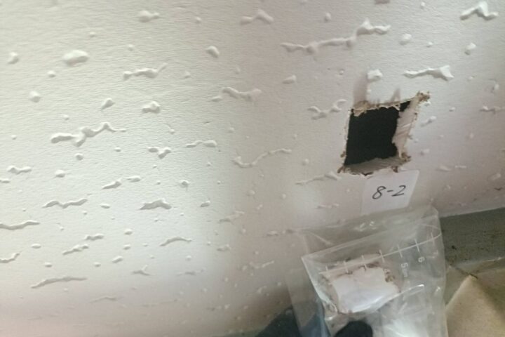 某○○寮建材採取及びアスベスト分析調査業務の調査写真