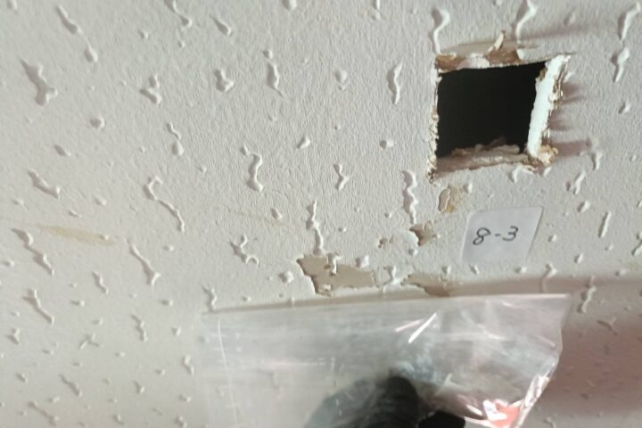 某○○寮建材採取及びアスベスト分析調査業務の調査写真