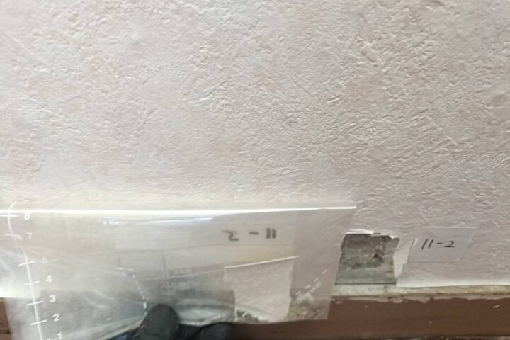某○○寮建材採取及びアスベスト分析調査業務の調査写真