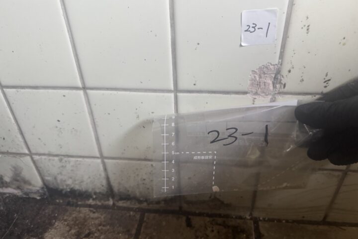 某○○寮建材採取及びアスベスト分析調査業務の調査写真