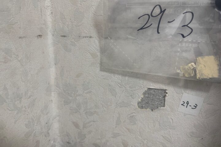 某○○寮建材採取及びアスベスト分析調査業務の調査写真