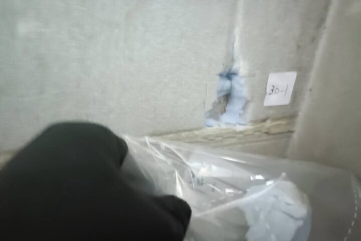 某○○寮建材採取及びアスベスト分析調査業務の調査写真