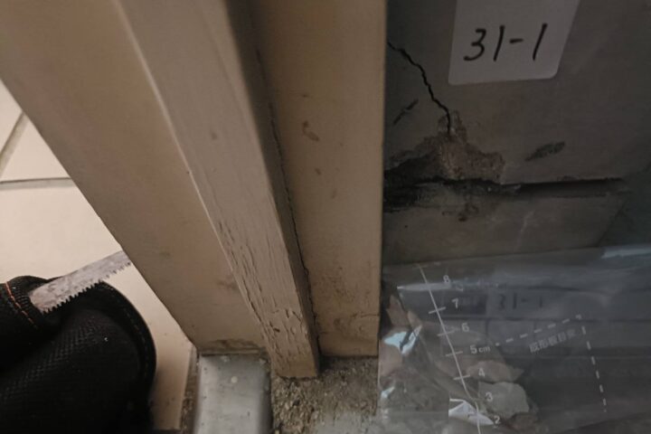 某○○寮建材採取及びアスベスト分析調査業務の調査写真