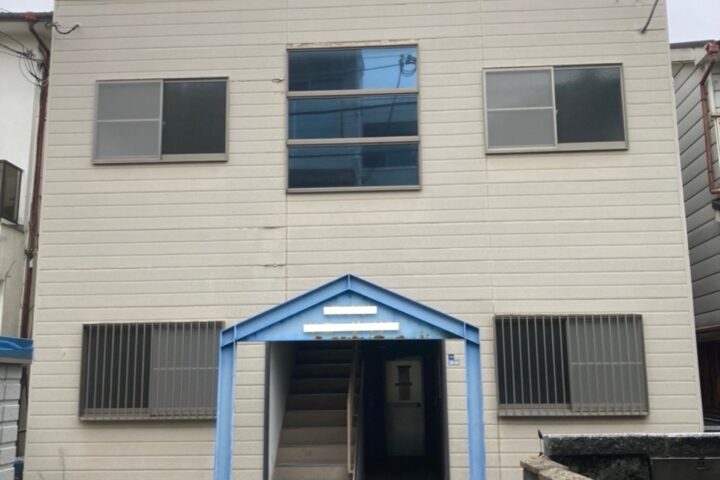 軽量鉄骨3階建アパートの解体工事の調査写真
